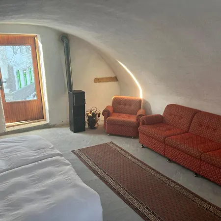 בית נופש Cozy 100-year-old Granary With A Stove And Goats *